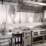 Кухня з нейтральним обладнанням